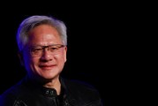 问事摇卦英伟达黄仁勋：编程人工智能如今就像训练一个人