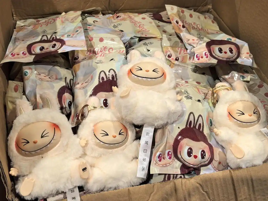 Labubu的假货产业链：秘密全球(👵)发货，工厂谁也不能来看